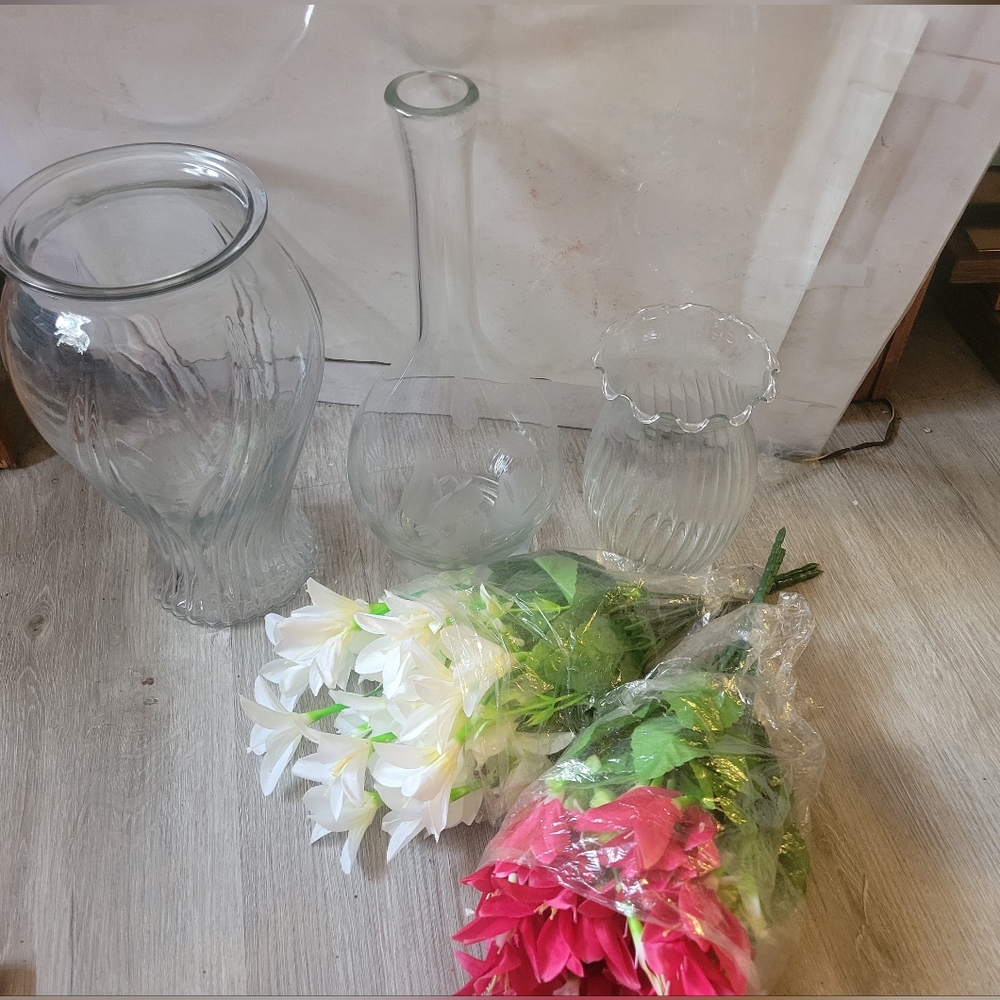 1 etched vintage decanter, 2 pressed glass swirl Glass Vase,2 new bundlesflowers